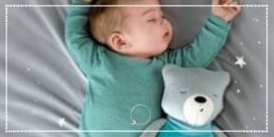 Baby das mit Soundmaschine schläft